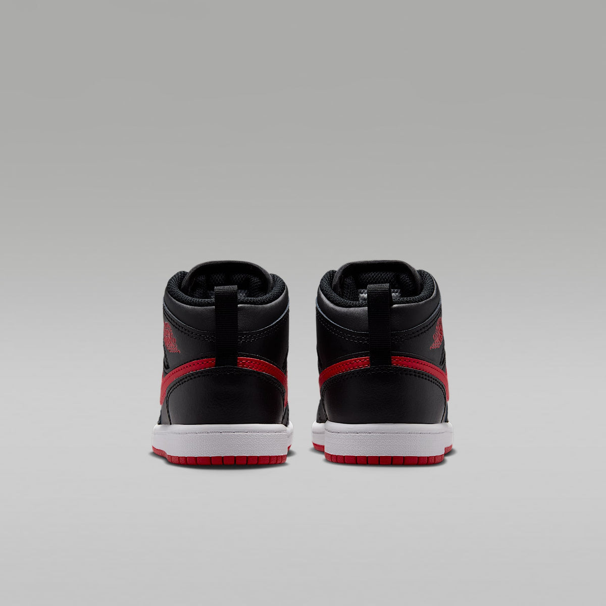 Jordan 1 Mid – Negro/Blanco/Rojo universitario – vista 6