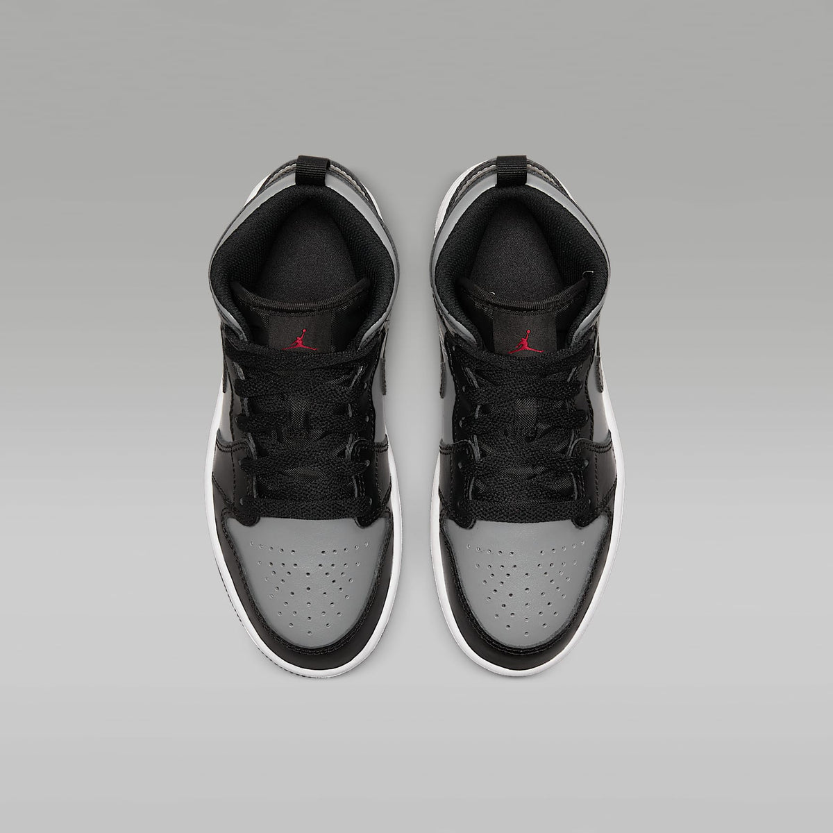 Jordan 1 Mid – Negro/Gris partícula/Blanco/Rojo gimnasio – vista 4
