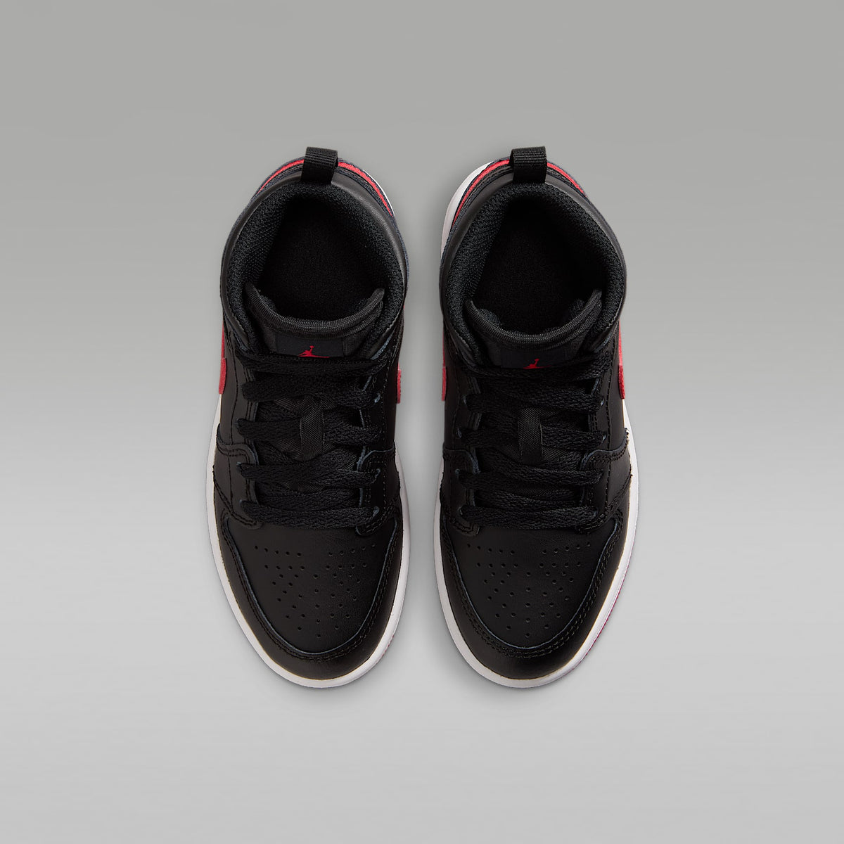 Jordan 1 Mid – Negro/Blanco/Rojo universitario – vista 4