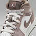 Jordan 1 Mid – Piedra enigma/Blanco cumbre/Gris oliva – vista 7