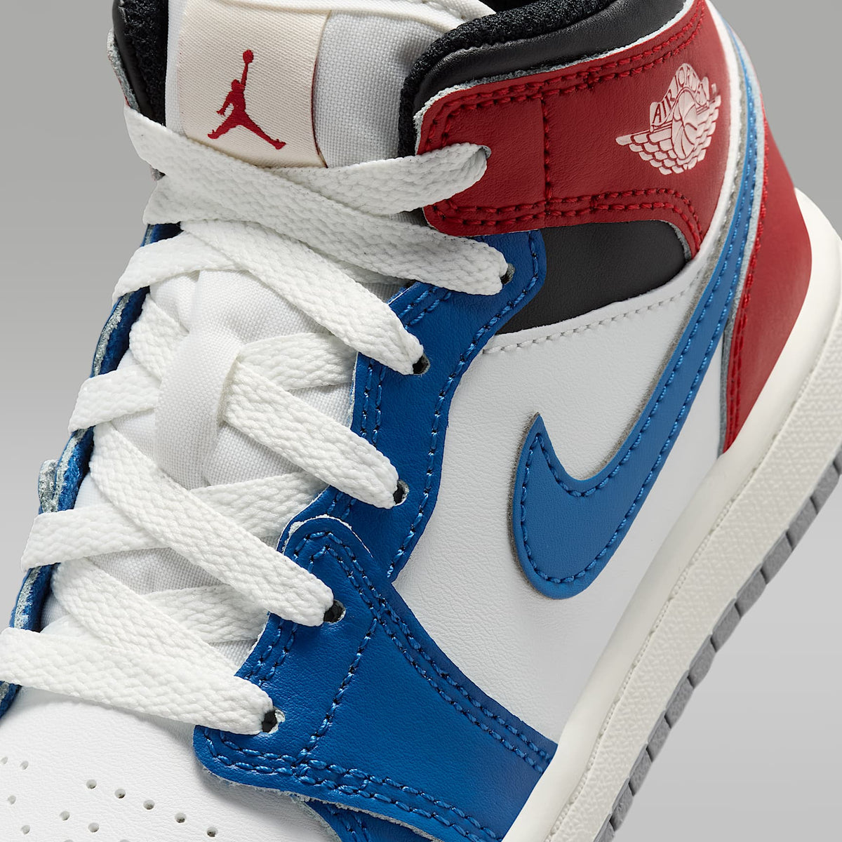 Jordan 1 Mid – Azul genuino/Rojo universitario/Negro/Blanco cumbre – vista 7