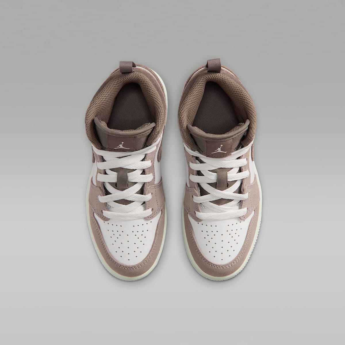 Jordan 1 Mid – Piedra enigma/Blanco cumbre/Gris oliva – vista 4