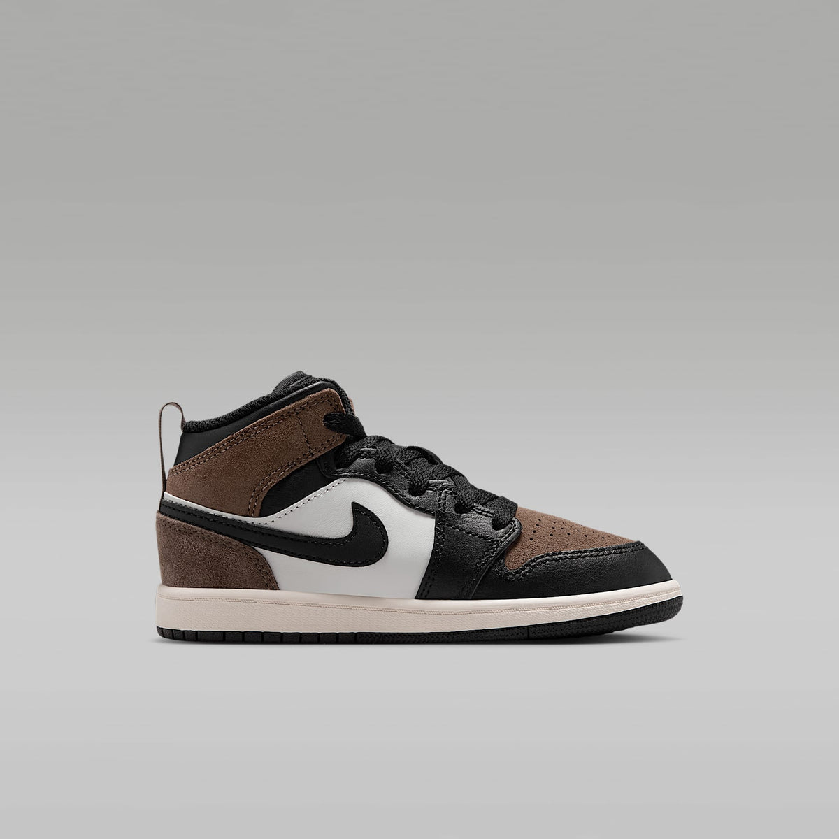 Jordan 1 Mid – Negro/Pelaje pardo/Rojo universitario/Fantasma – vista 3