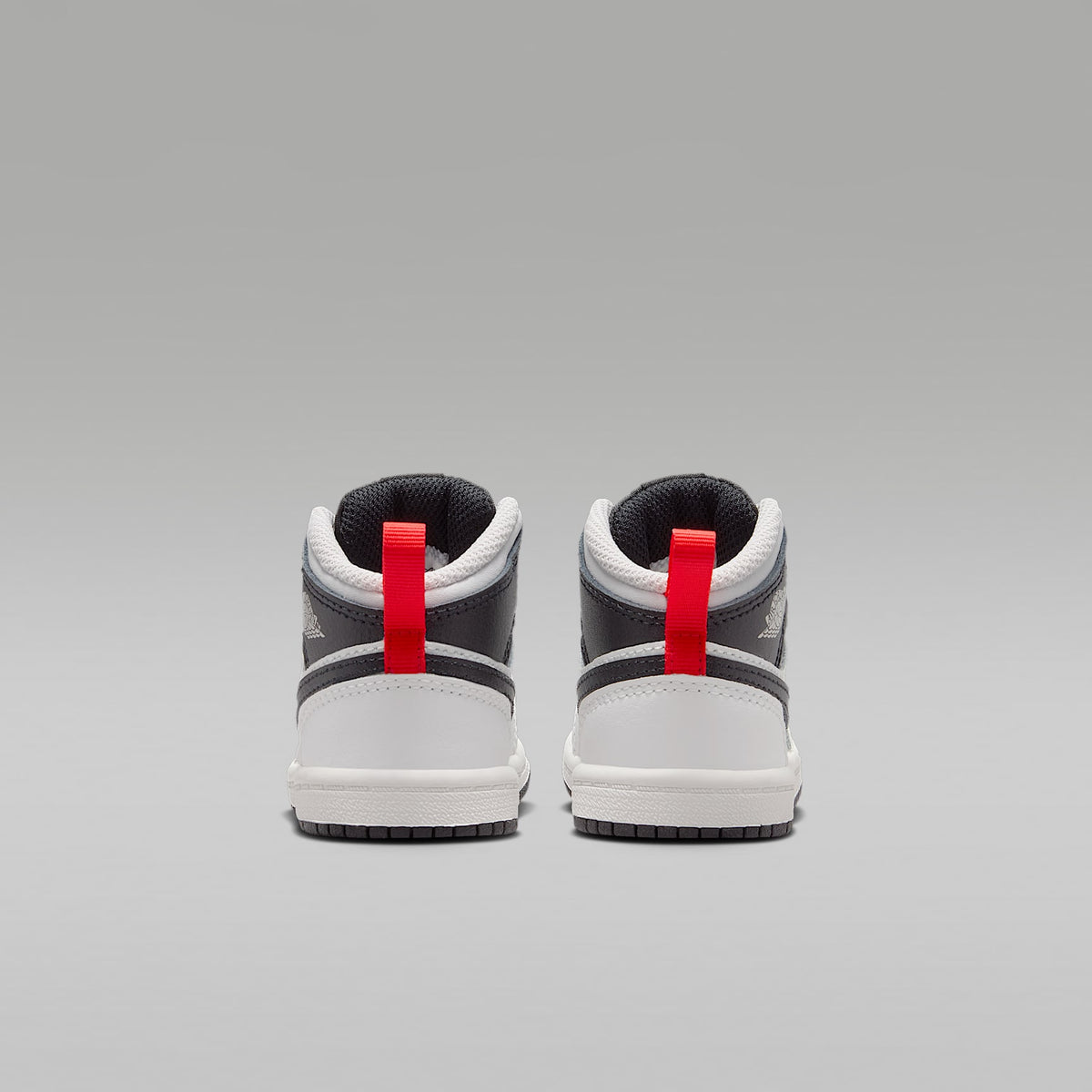 Jordan 1 Mid – Blanco cumbre/Infrarrojo 23/Gris neutro/Negro – vista 6
