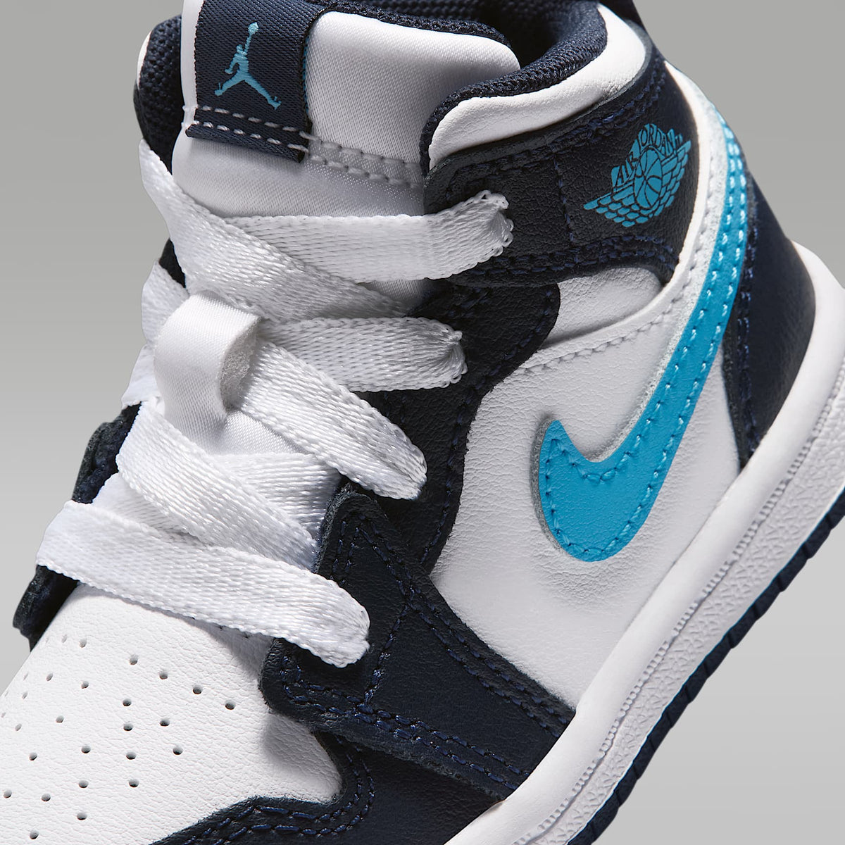 Jordan 1 Mid – Obsidiana/Blanco/Azul celeste oscuro – vista 7