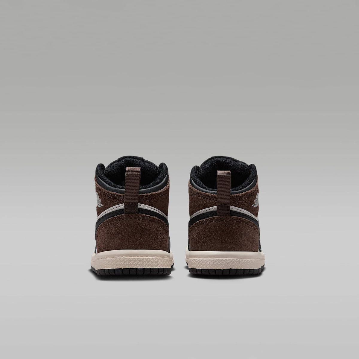 Jordan 1 Mid – Negro/Pelaje pardo/Rojo universitario/Fantasma – vista 6