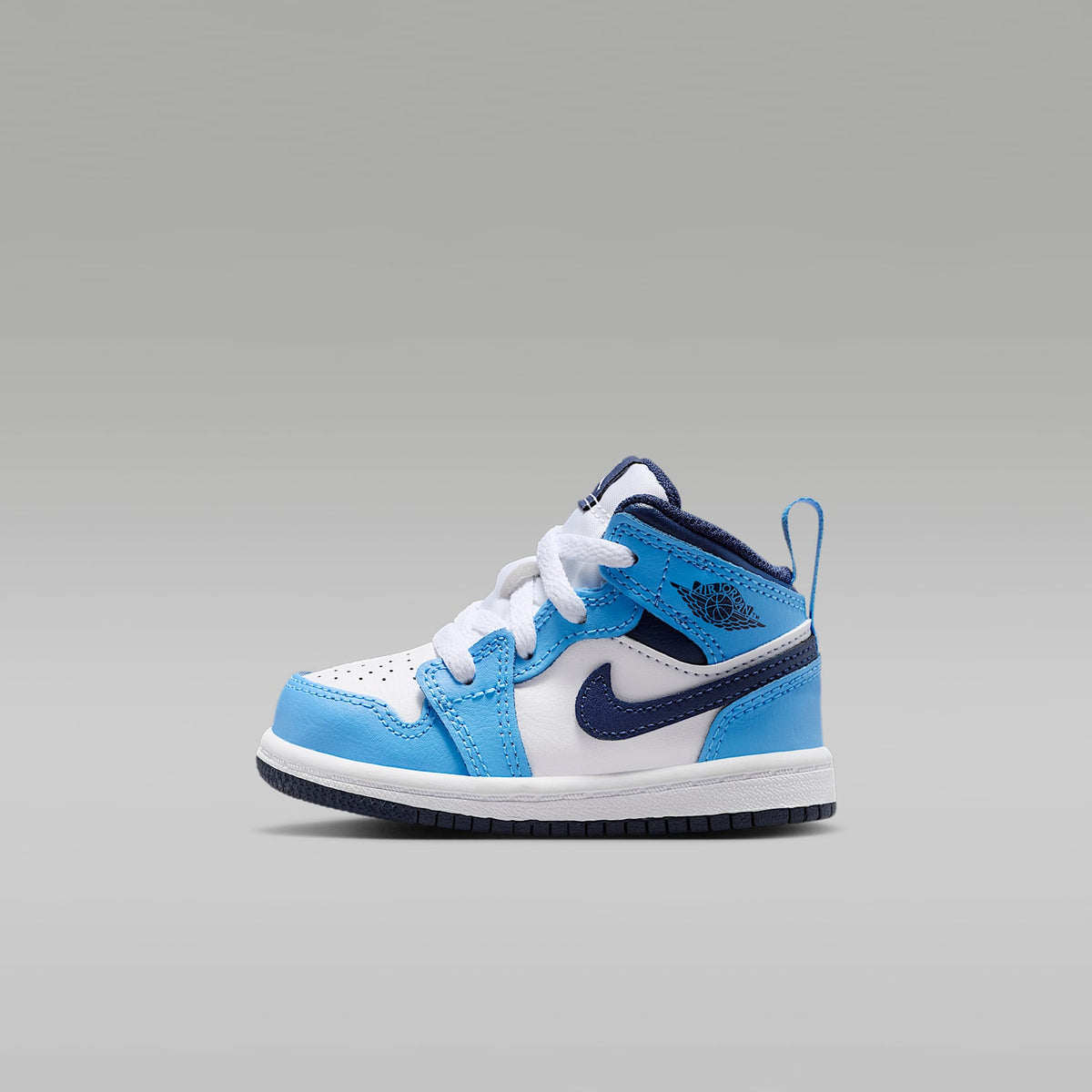 Jordan 1 Mid – Azul universitario/Blanco/Vela/Azul marino medianoche – vista 1