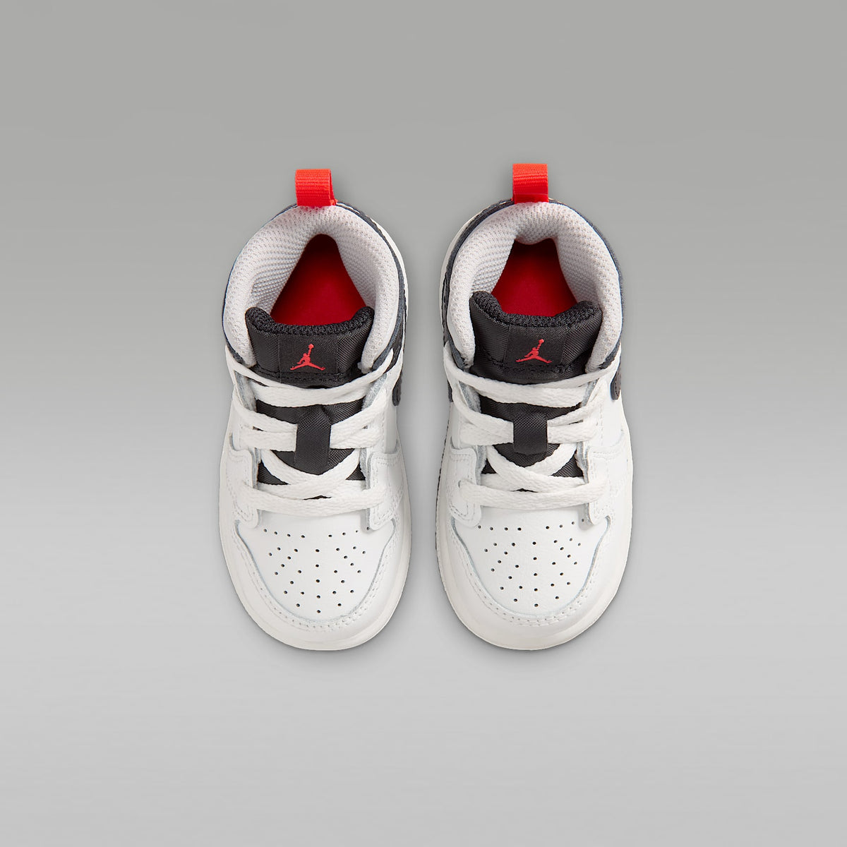 Jordan 1 Mid – Blanco cumbre/Infrarrojo 23/Gris neutro/Negro – vista 4