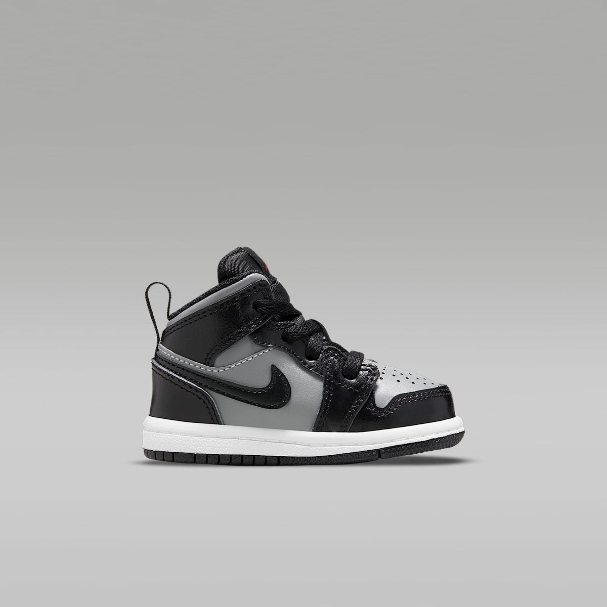 Jordan 1 Mid – Negro/Gris partícula/Blanco/Rojo gimnasio – vista 3