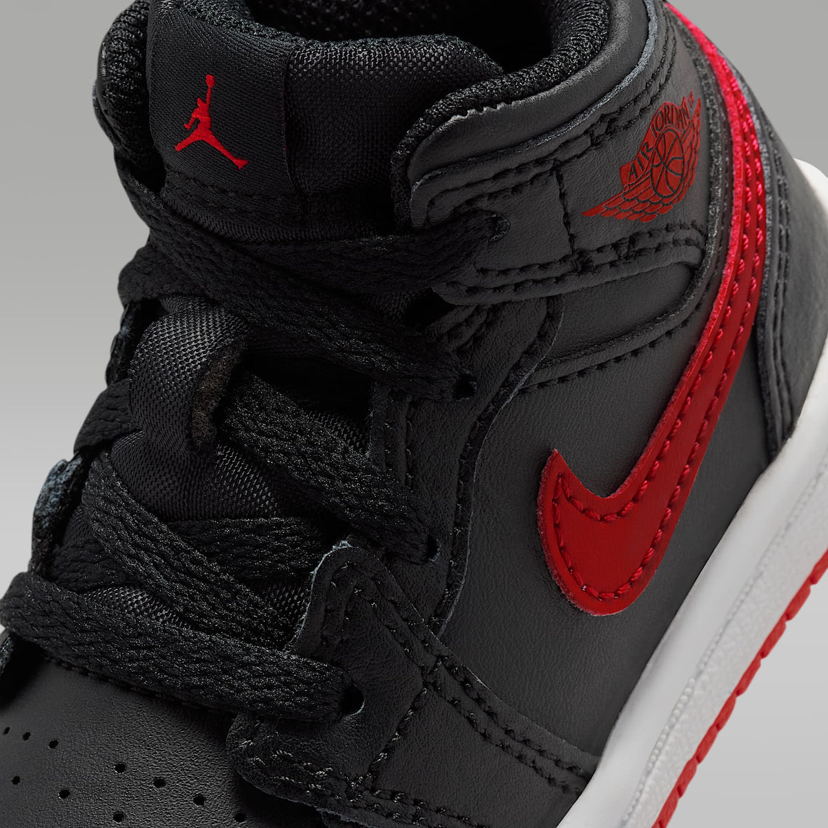 Jordan 1 Mid – Negro/Blanco/Rojo universitario – vista 7