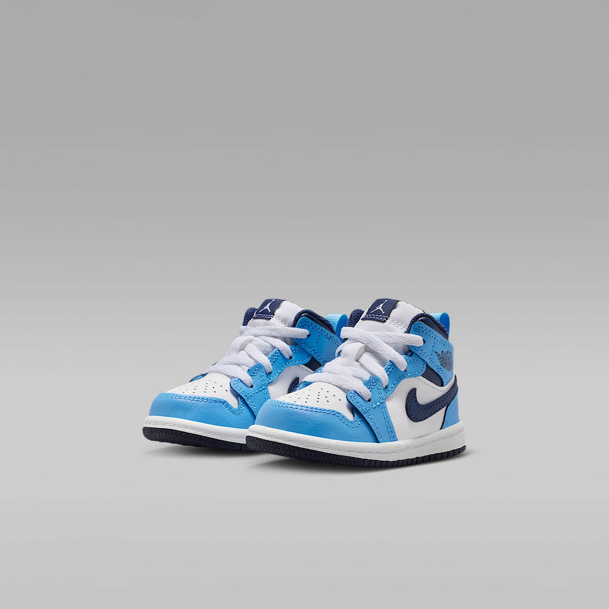 Jordan 1 Mid – Azul universitario/Blanco/Vela/Azul marino medianoche – vista 5