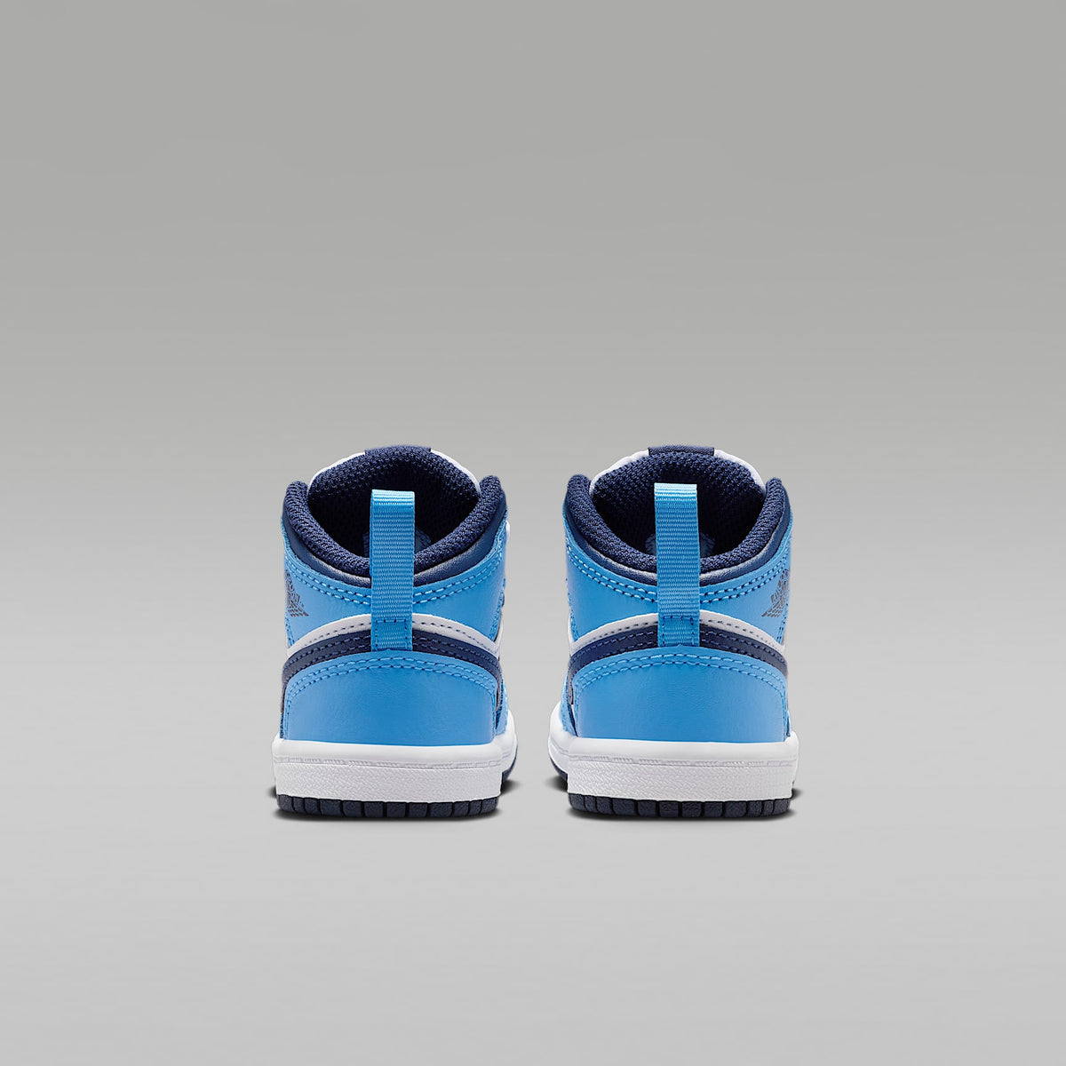 Jordan 1 Mid – Azul universitario/Blanco/Vela/Azul marino medianoche – vista 6