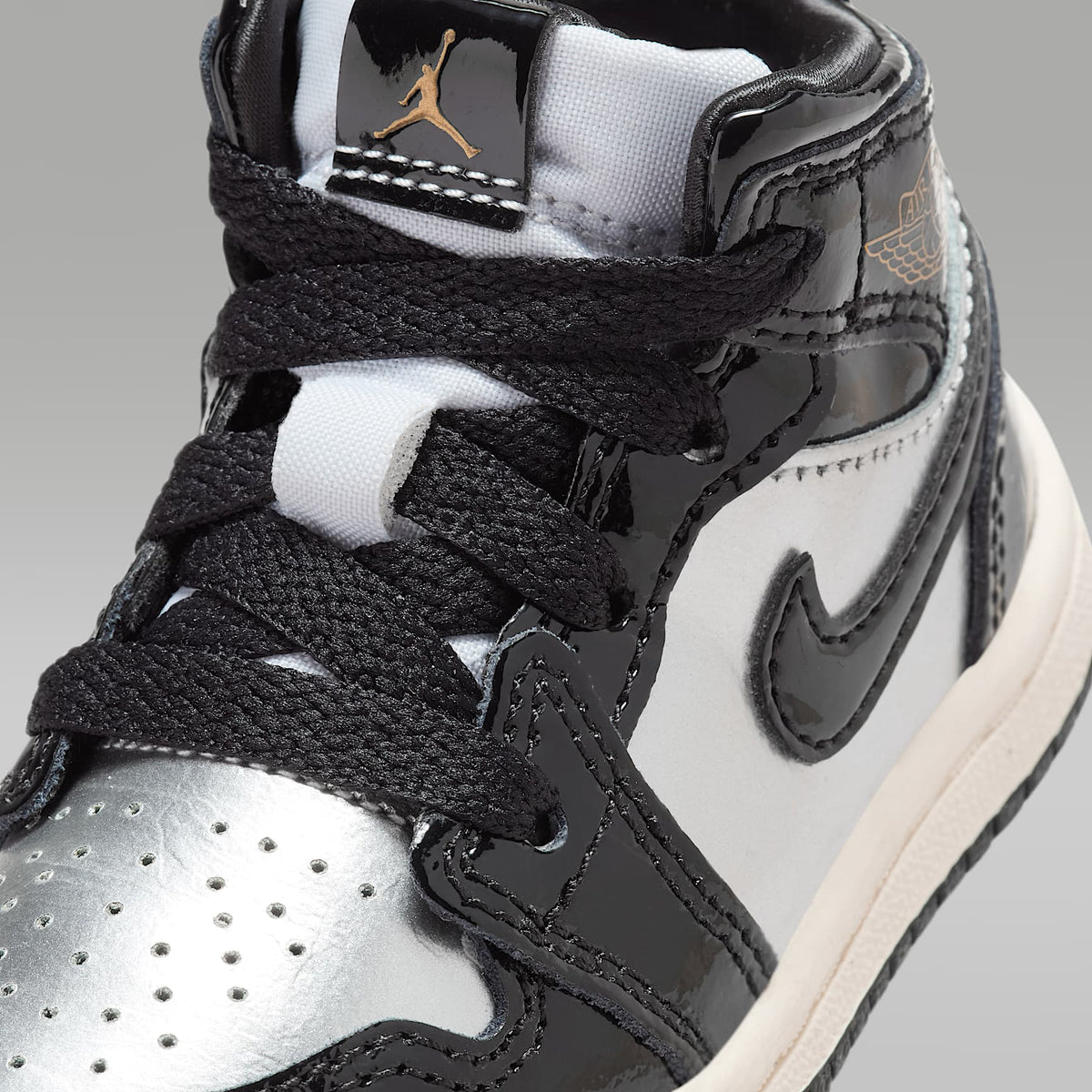 Jordan 1 Mid SE – Negro/Plata metalizado/Vela/Oro metalizado – vista 7