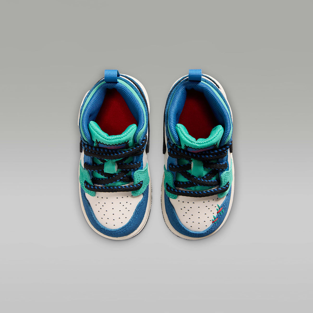 Jordan 1 Mid SE – Tiza/Azul genuino/Verde cinético/Rojo universitario – vista 4