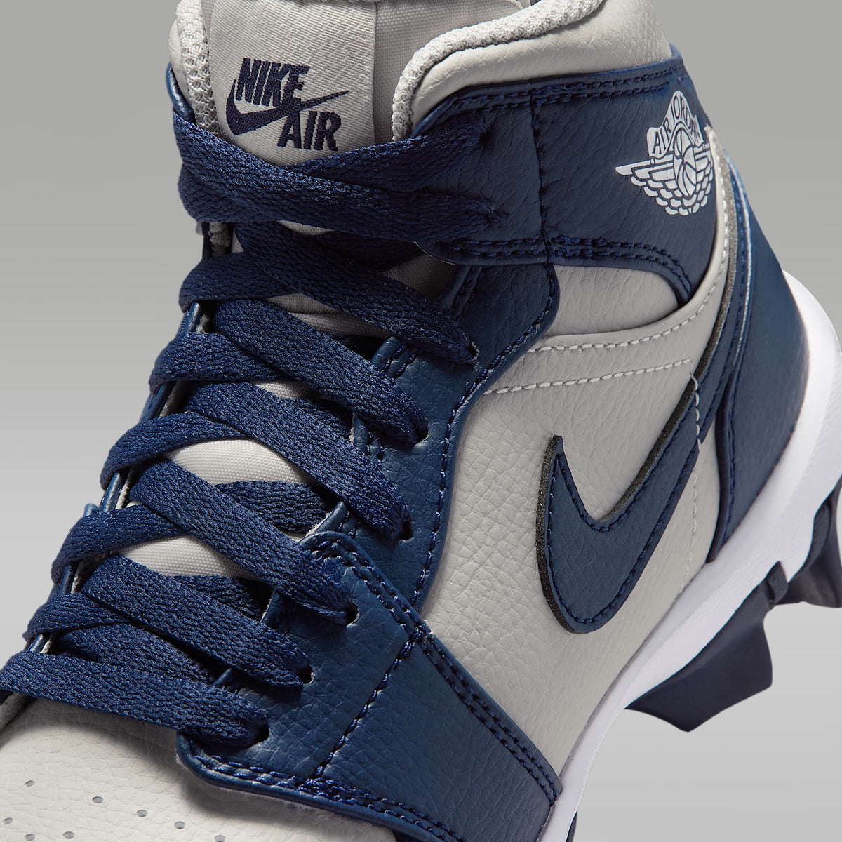 Jordan 1 Mid – Gris lobo/Azul marino universitario – vista 8