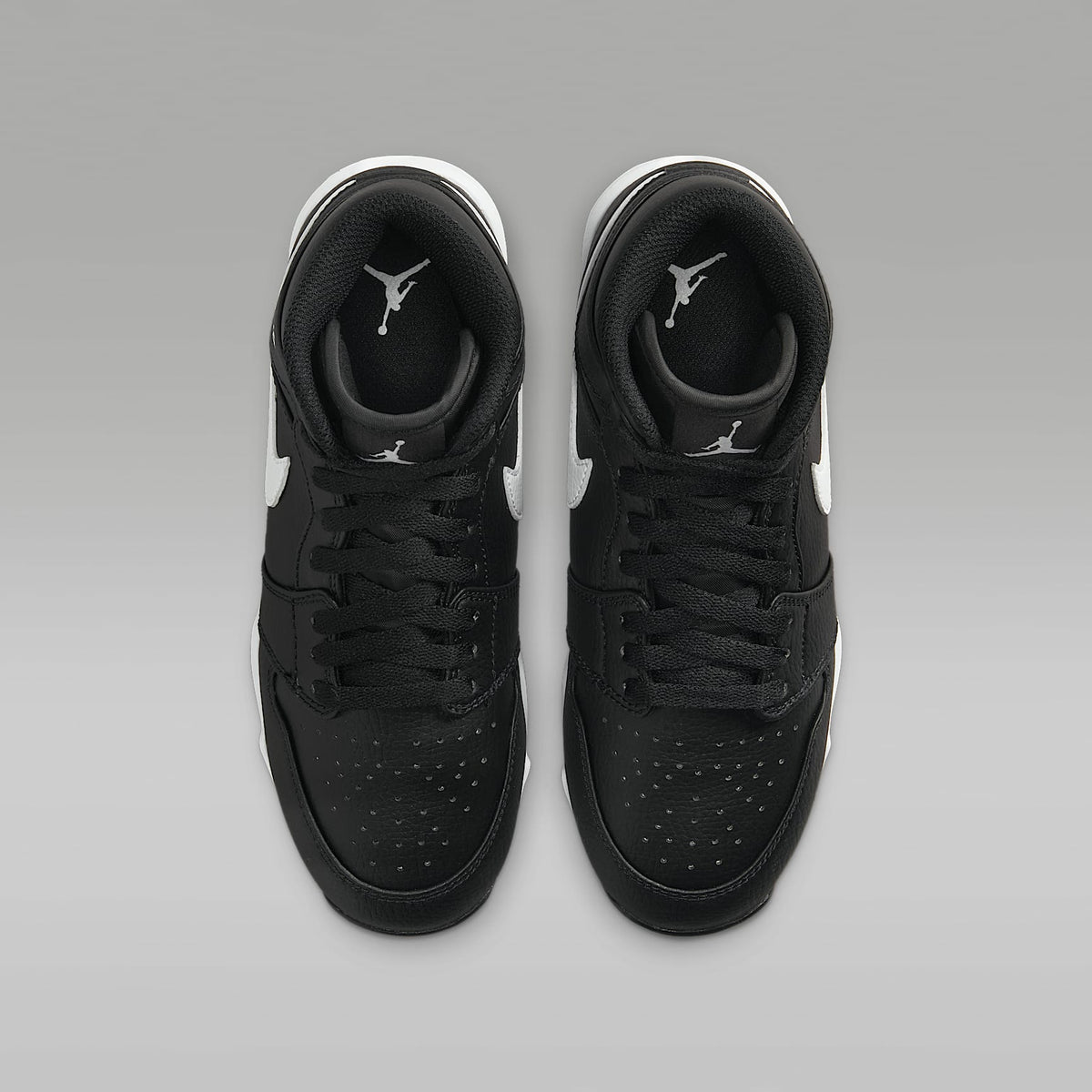 Jordan 1 Mid – Negro/Blanco/Blanco – vista 4