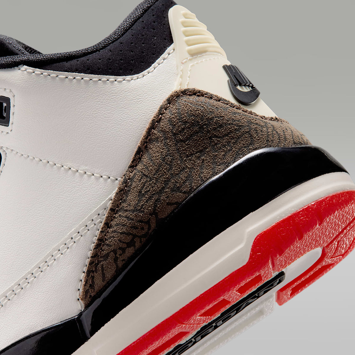 Jordan 3 "World's Best" – Vela/Rojo universitario/Marfil pálido/Negro – vista 8