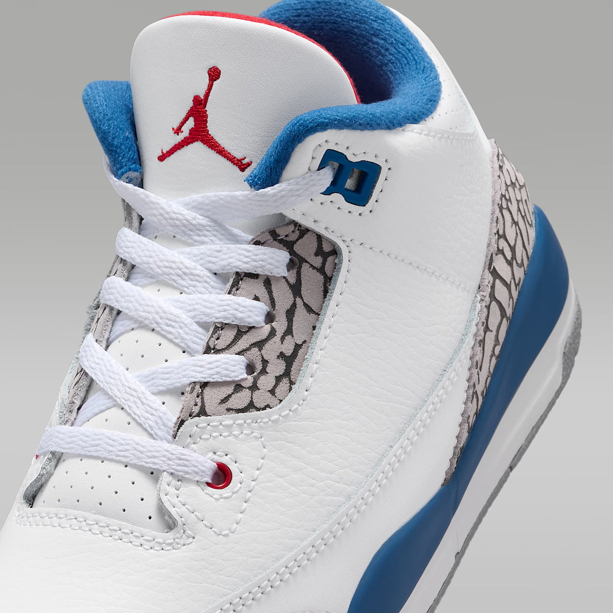 Jordan 3 Retro "True Blue" – Blanco/Azul genuino/Gris cemento/Rojo pasión – vista 7