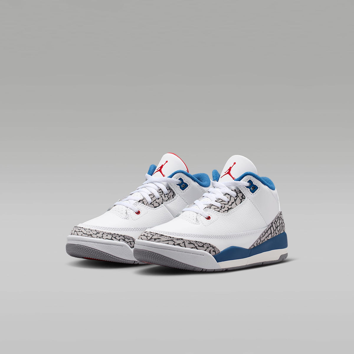 Jordan 3 Retro "True Blue" – Blanco/Azul genuino/Gris cemento/Rojo pasión – vista 5