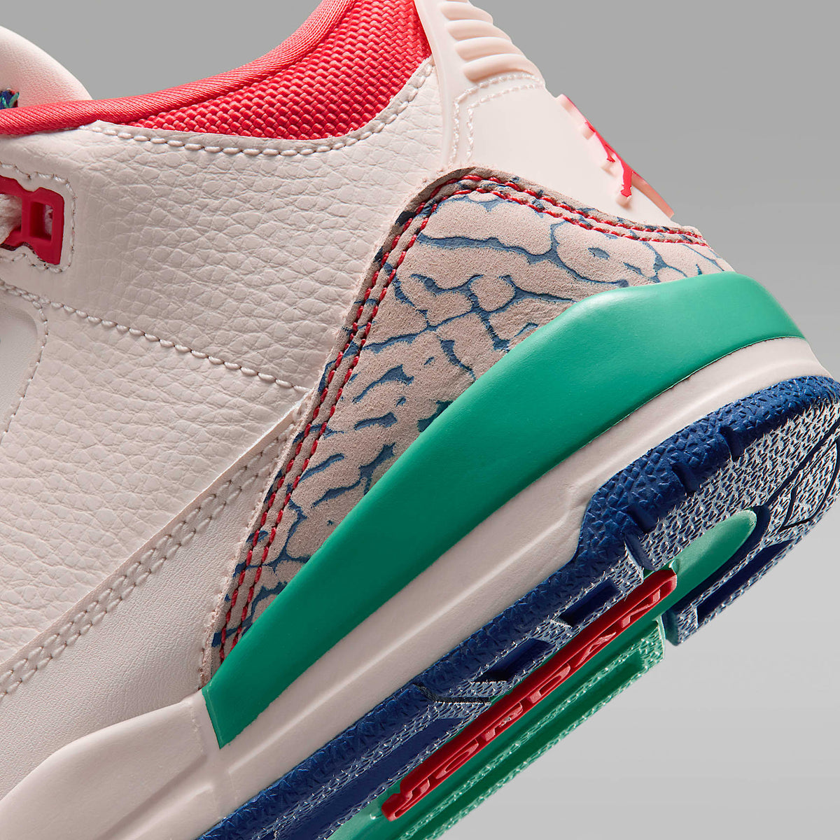 Jordan 3 Retro "Play Your Way" – Tiza/Azul genuino/Verde cinético/Rojo pista – vista 8