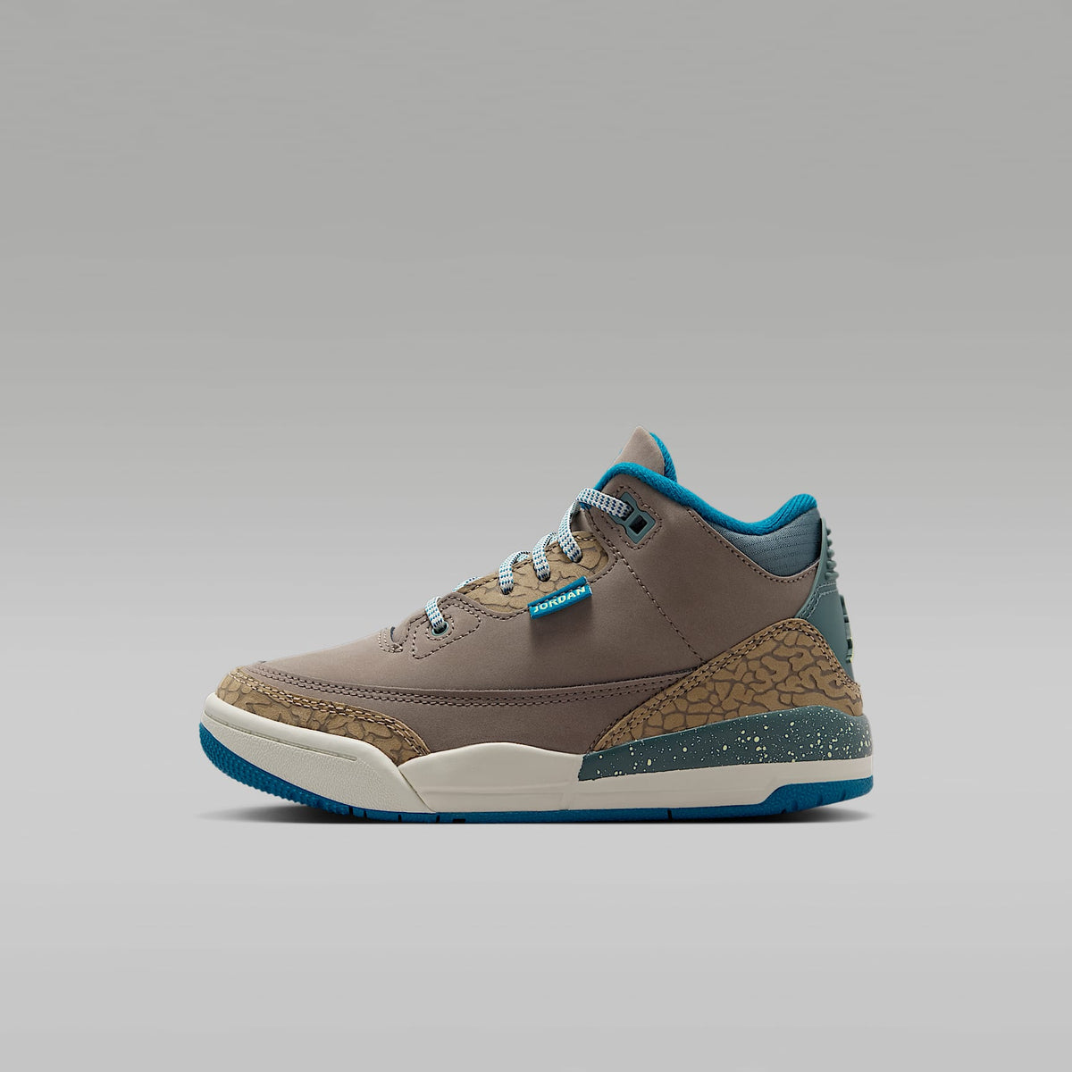 Jordan 3 Retro – Gris oliva/Caqui/Mar de cristal/Verde abismo – vista 1