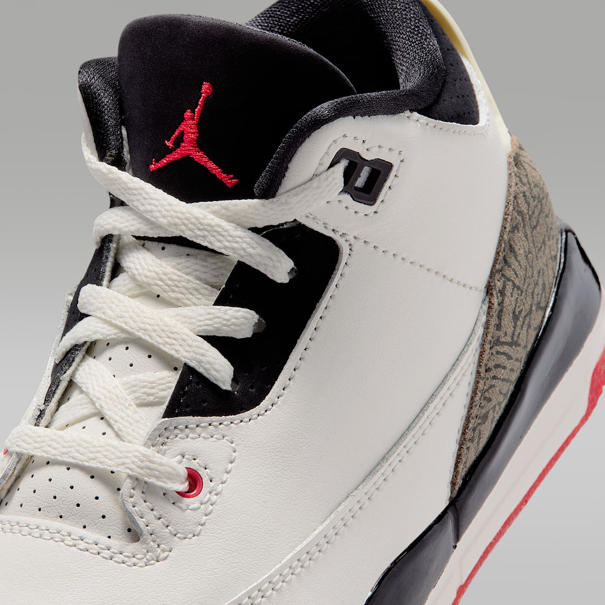 Jordan 3 "World's Best" – Vela/Rojo universitario/Marfil pálido/Negro – vista 7
