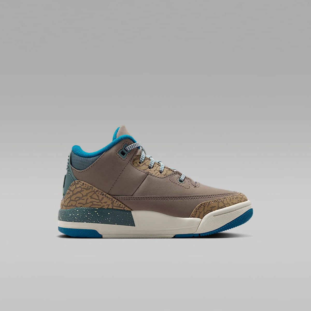 Jordan 3 Retro – Gris oliva/Caqui/Mar de cristal/Verde abismo – vista 3