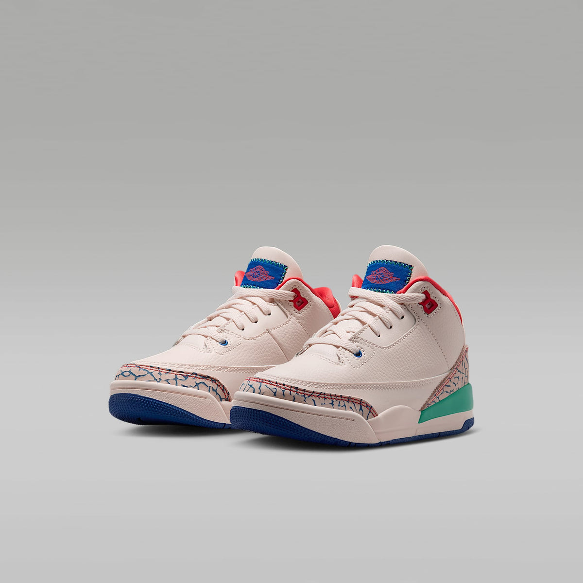 Jordan 3 Retro "Play Your Way" – Tiza/Azul genuino/Verde cinético/Rojo pista – vista 5