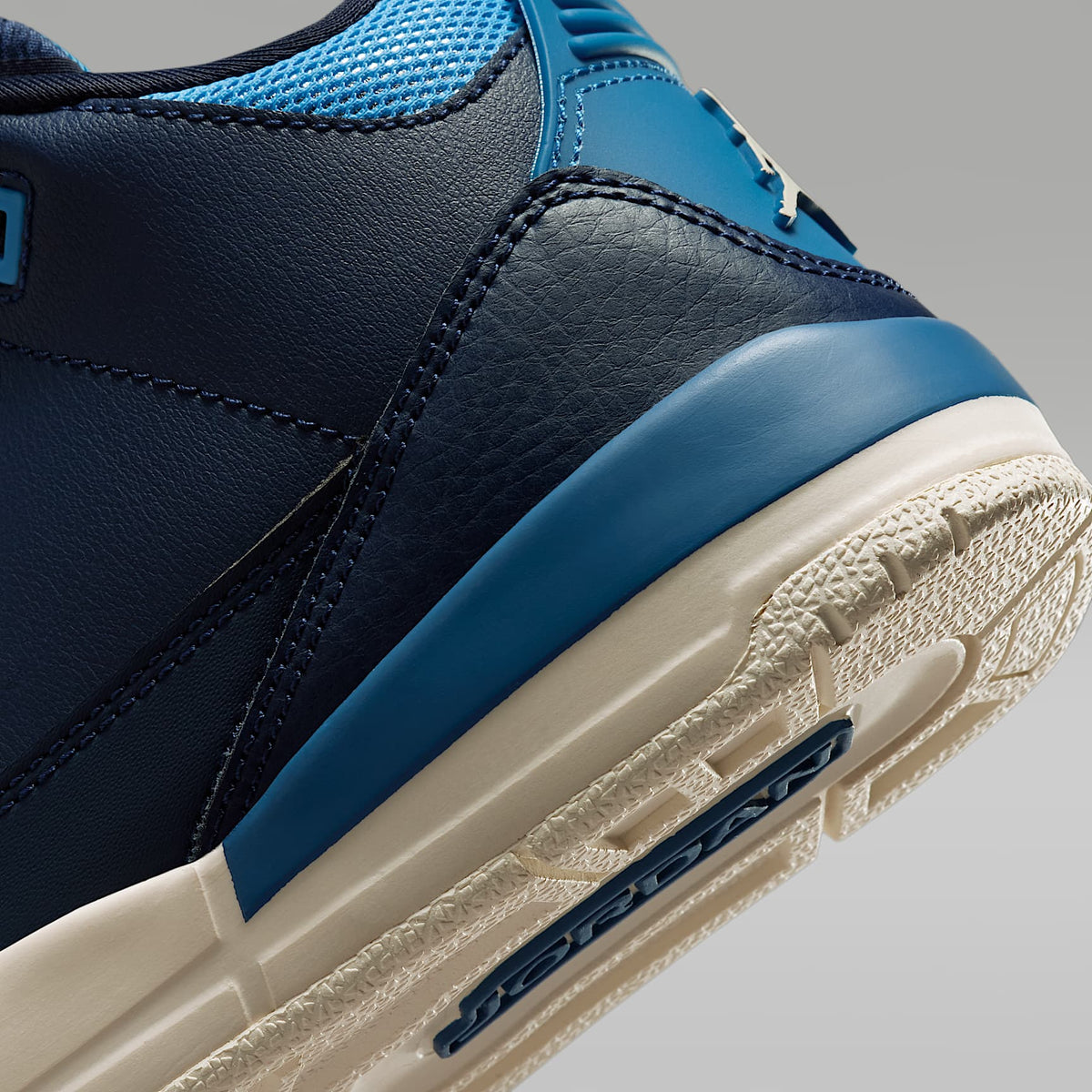 Jordan 3 Retro "Sport Renaissance" – Obsidiana/Rojo pista/Tiza/Tiza – vista 8