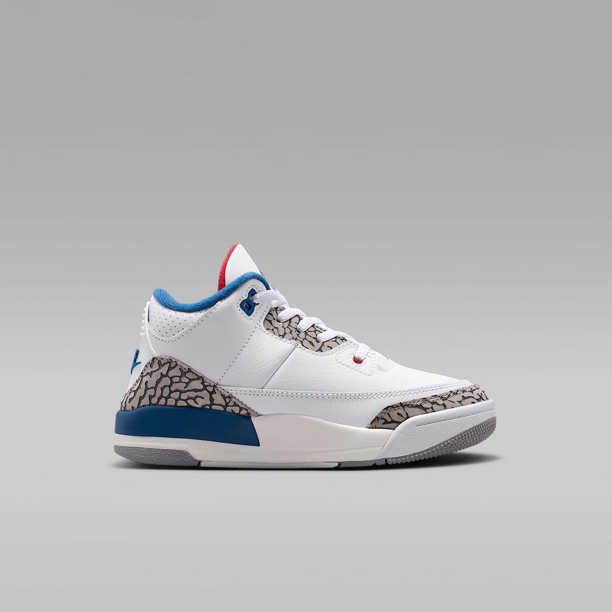 Jordan 3 Retro "True Blue" – Blanco/Azul genuino/Gris cemento/Rojo pasión – vista 3