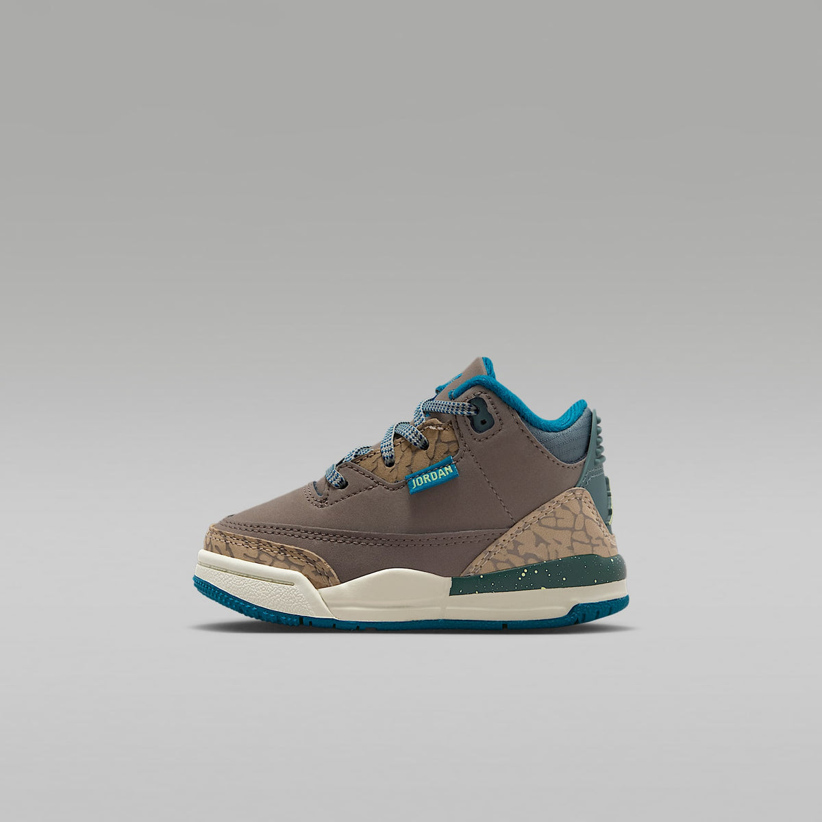 Jordan 3 Retro – Gris oliva/Caqui/Mar de cristal/Verde abismo – vista 1