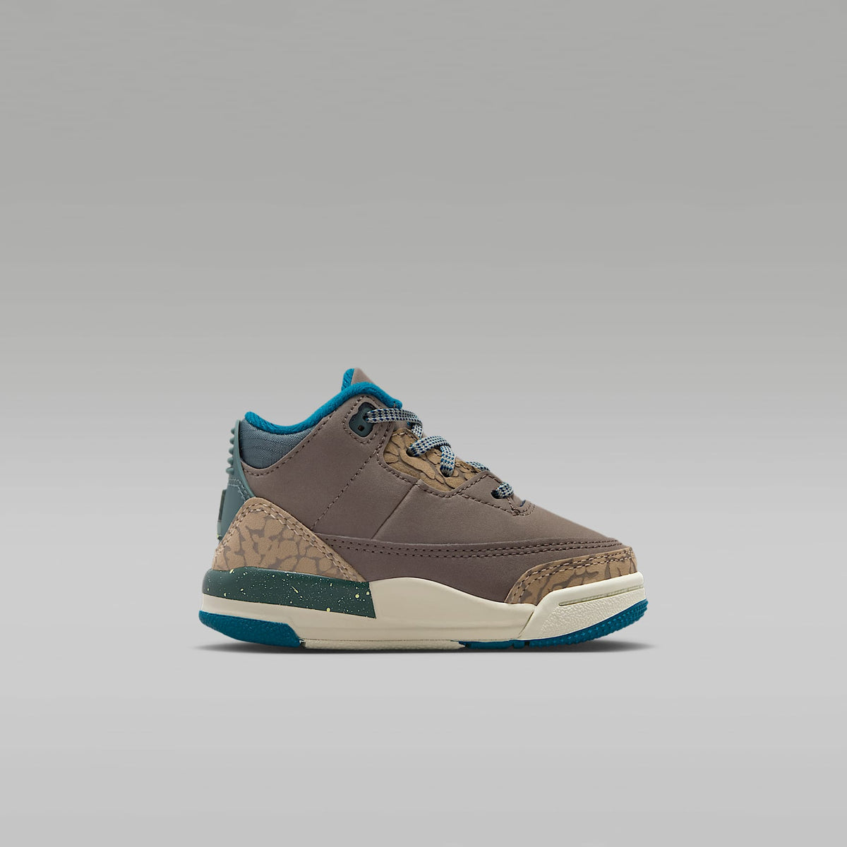 Jordan 3 Retro – Gris oliva/Caqui/Mar de cristal/Verde abismo – vista 3