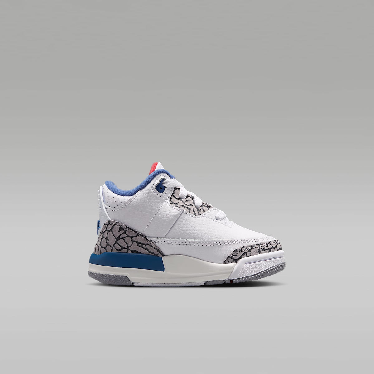 Jordan 3 Retro "True Blue" – Blanco/Azul genuino/Gris cemento/Rojo pasión – vista 3