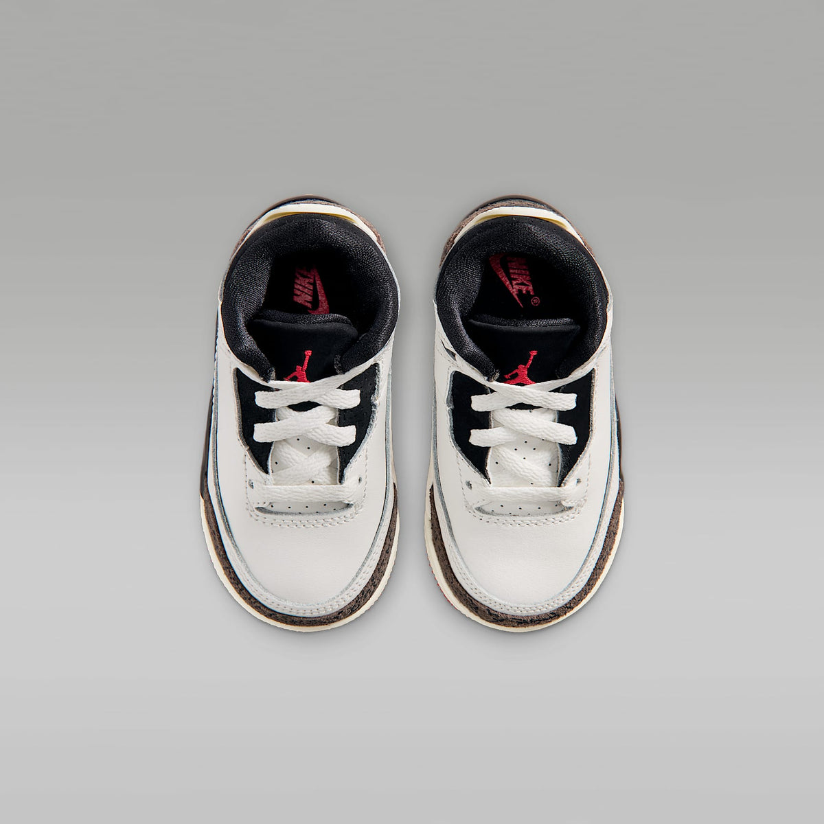 Jordan 3 "World's Best" – Vela/Rojo universitario/Marfil pálido/Negro – vista 4