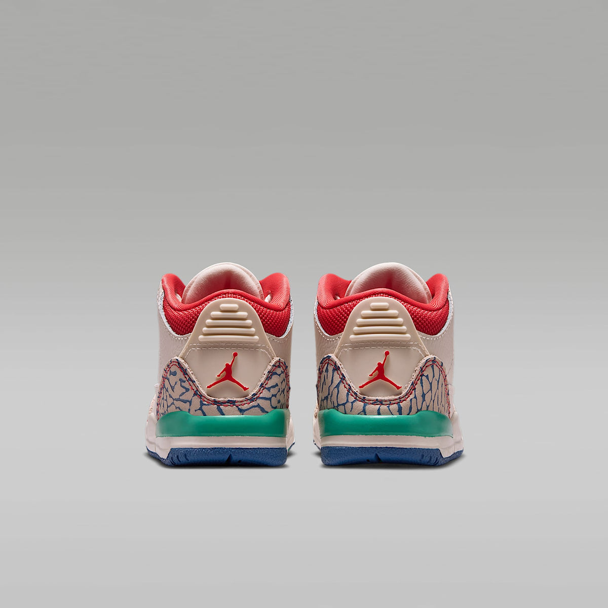Jordan 3 Retro "Play Your Way" – Tiza/Azul genuino/Verde cinético/Rojo pista – vista 6