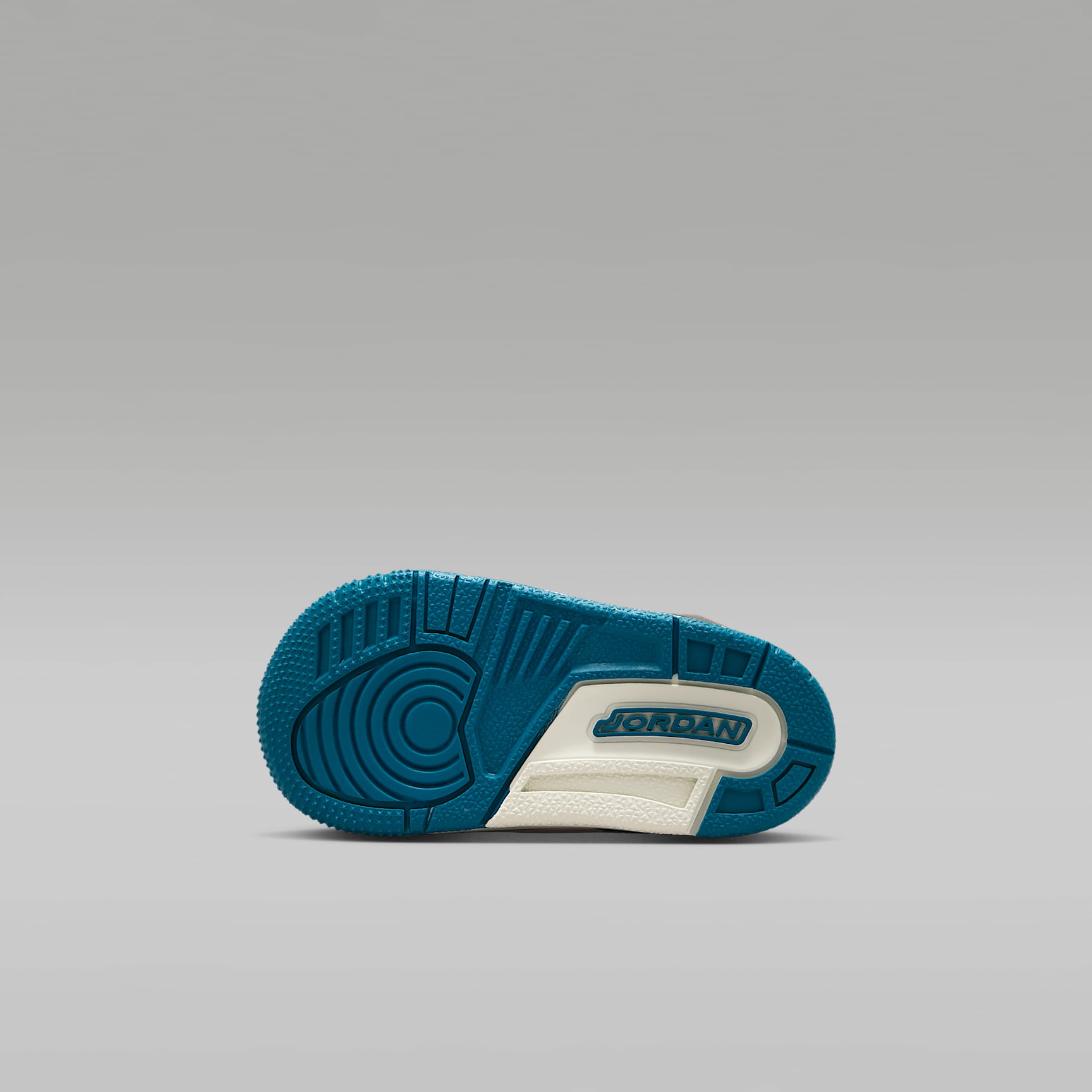 Jordan 3 Retro – Gris oliva/Caqui/Mar de cristal/Verde abismo – vista 2