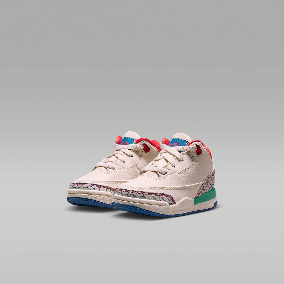 Jordan 3 Retro "Play Your Way" – Tiza/Azul genuino/Verde cinético/Rojo pista – vista 5