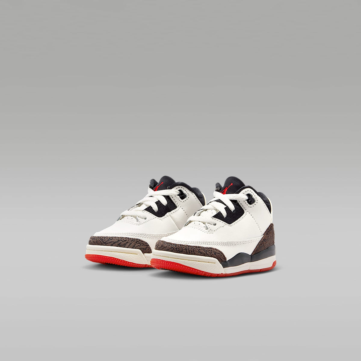 Jordan 3 "World's Best" – Vela/Rojo universitario/Marfil pálido/Negro – vista 5