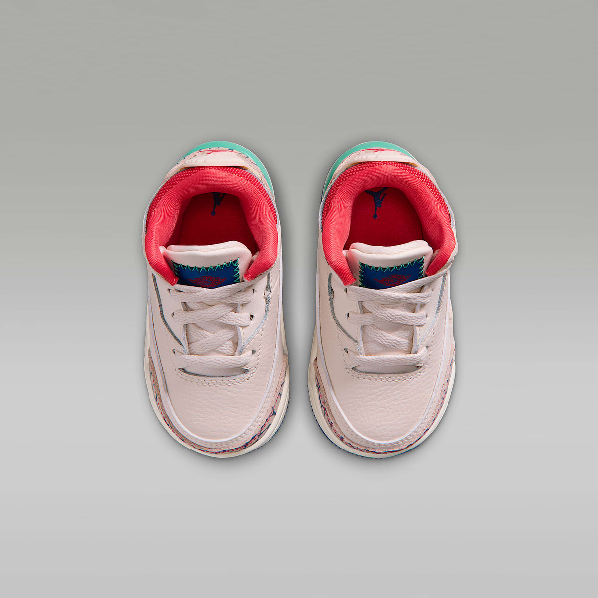 Jordan 3 Retro "Play Your Way" – Tiza/Azul genuino/Verde cinético/Rojo pista – vista 4