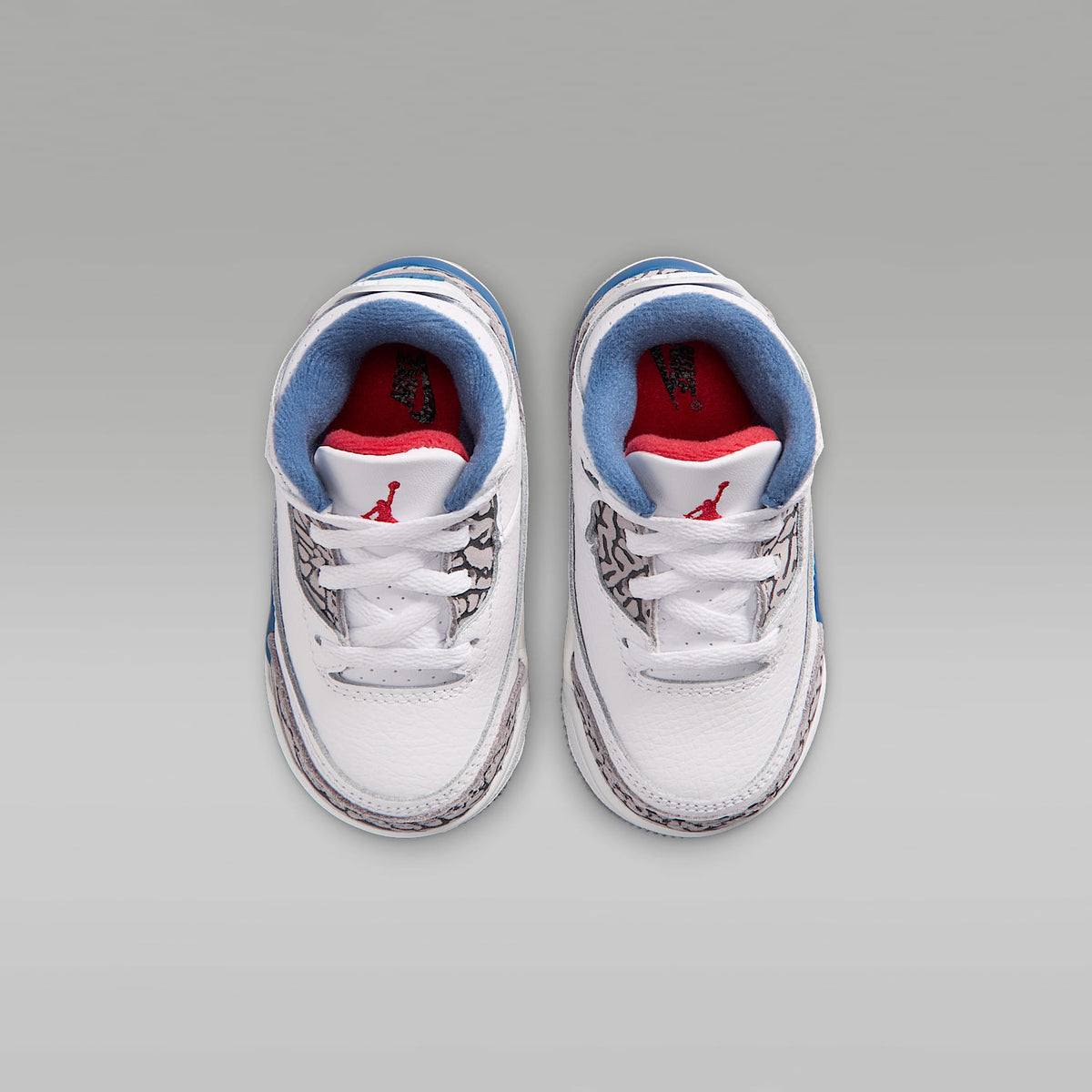 Jordan 3 Retro "True Blue" – Blanco/Azul genuino/Gris cemento/Rojo pasión – vista 4
