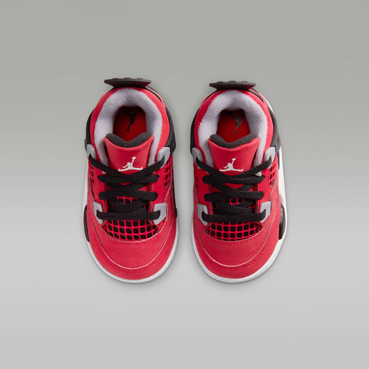 Jordan 4 "Toro" – Rojo pasión/Negro/Gris cemento/Blanco – vista 4