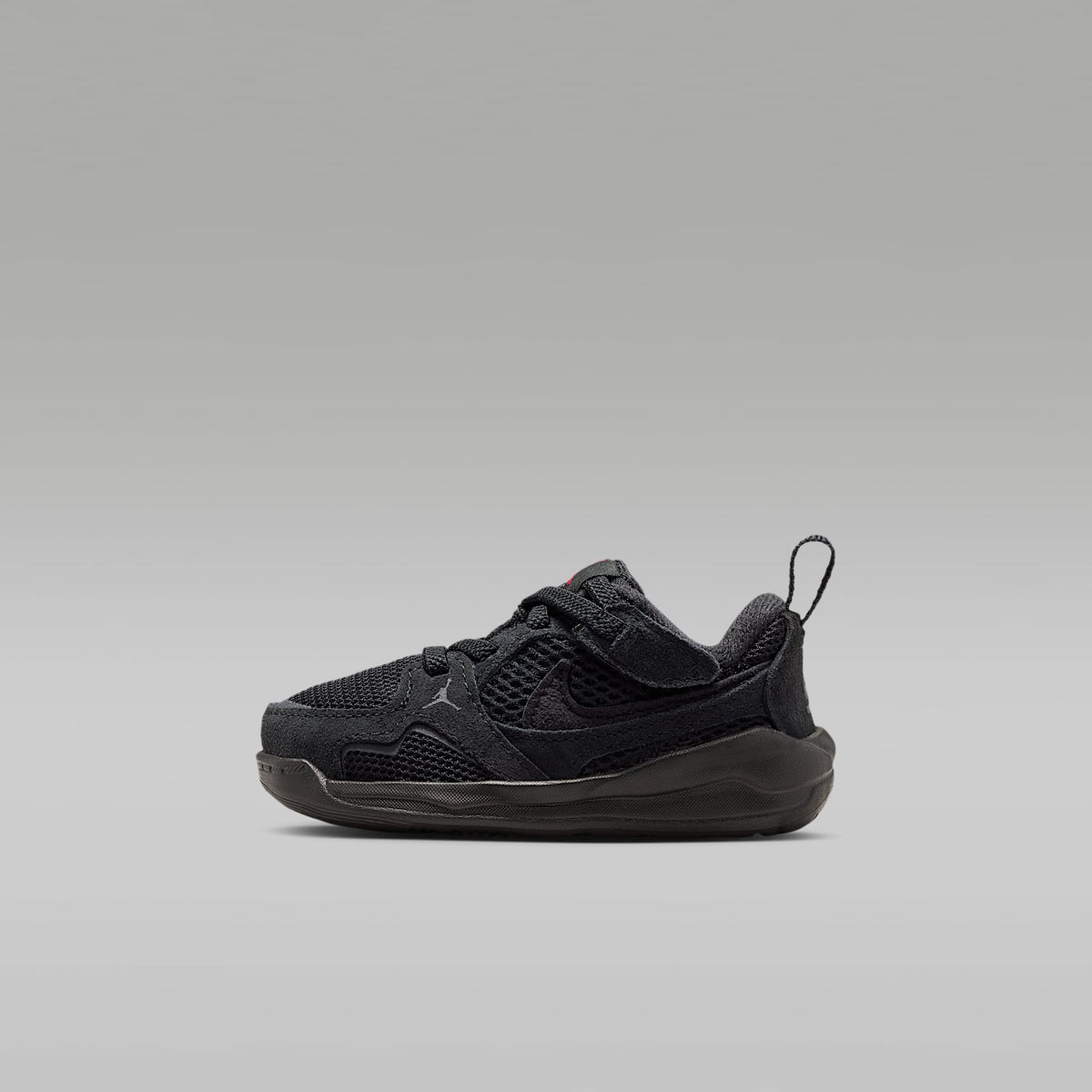 Jordan CMFT Era – Negro/Rojo gimnasio/Antracita/Negro – vista 1