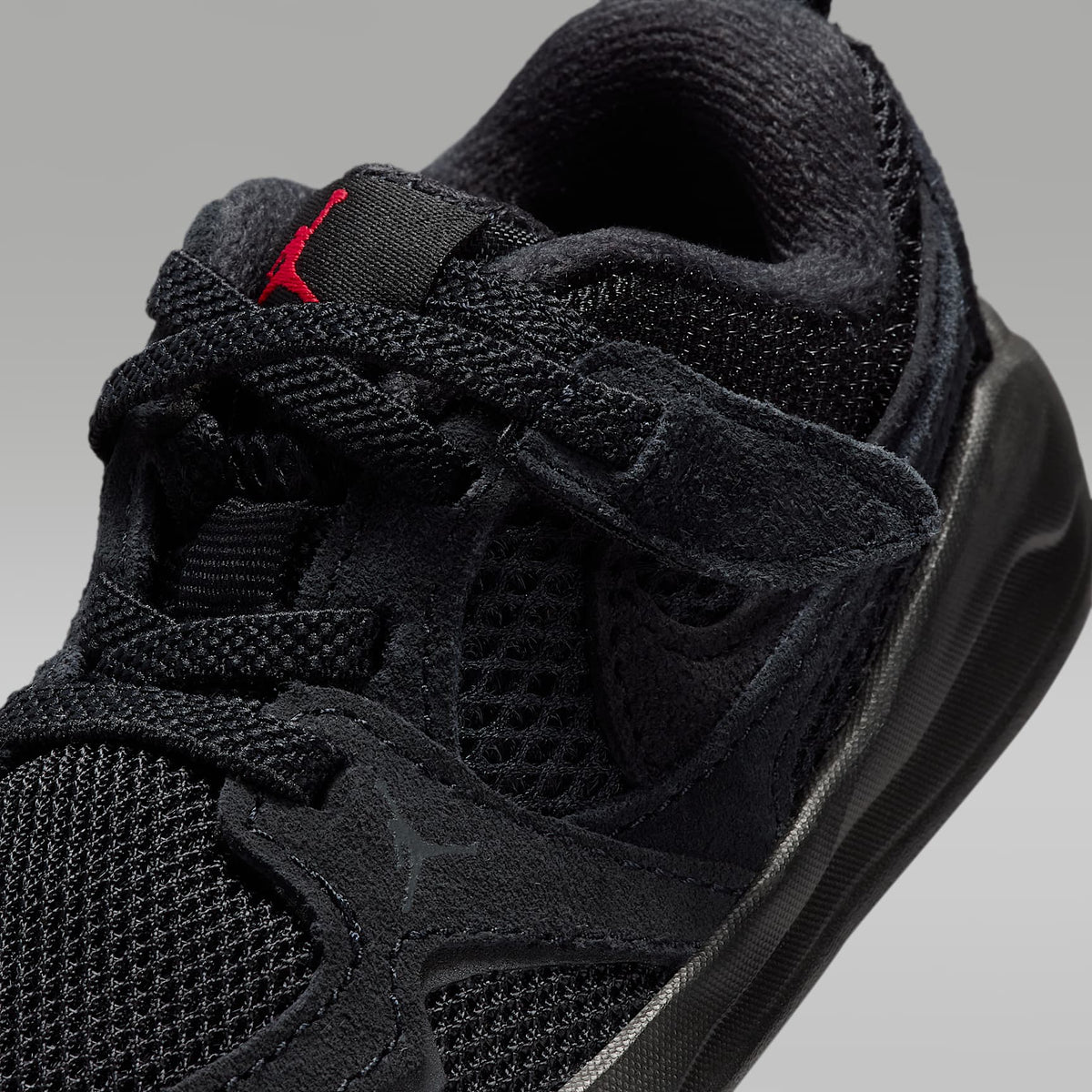 Jordan CMFT Era – Negro/Rojo gimnasio/Antracita/Negro – vista 7