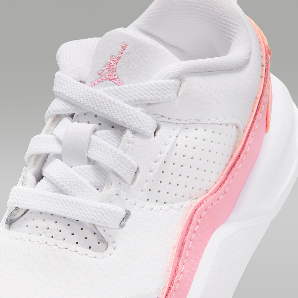 Jordan Flight Court – Blanco/Rosa suave medio – vista 7