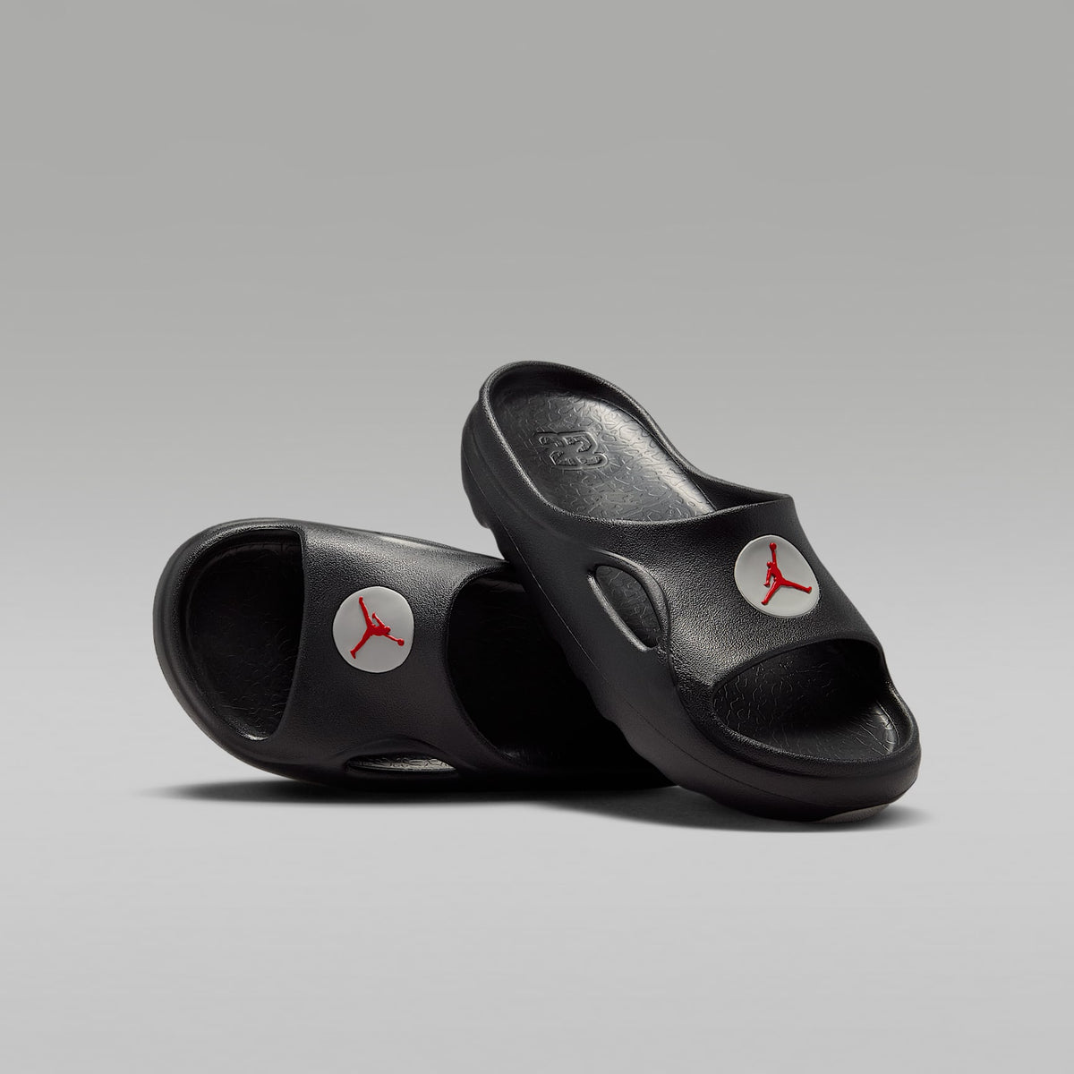 Jordan Hydrip – Negro/Gris tecnológico/Rojo universitario – vista 1