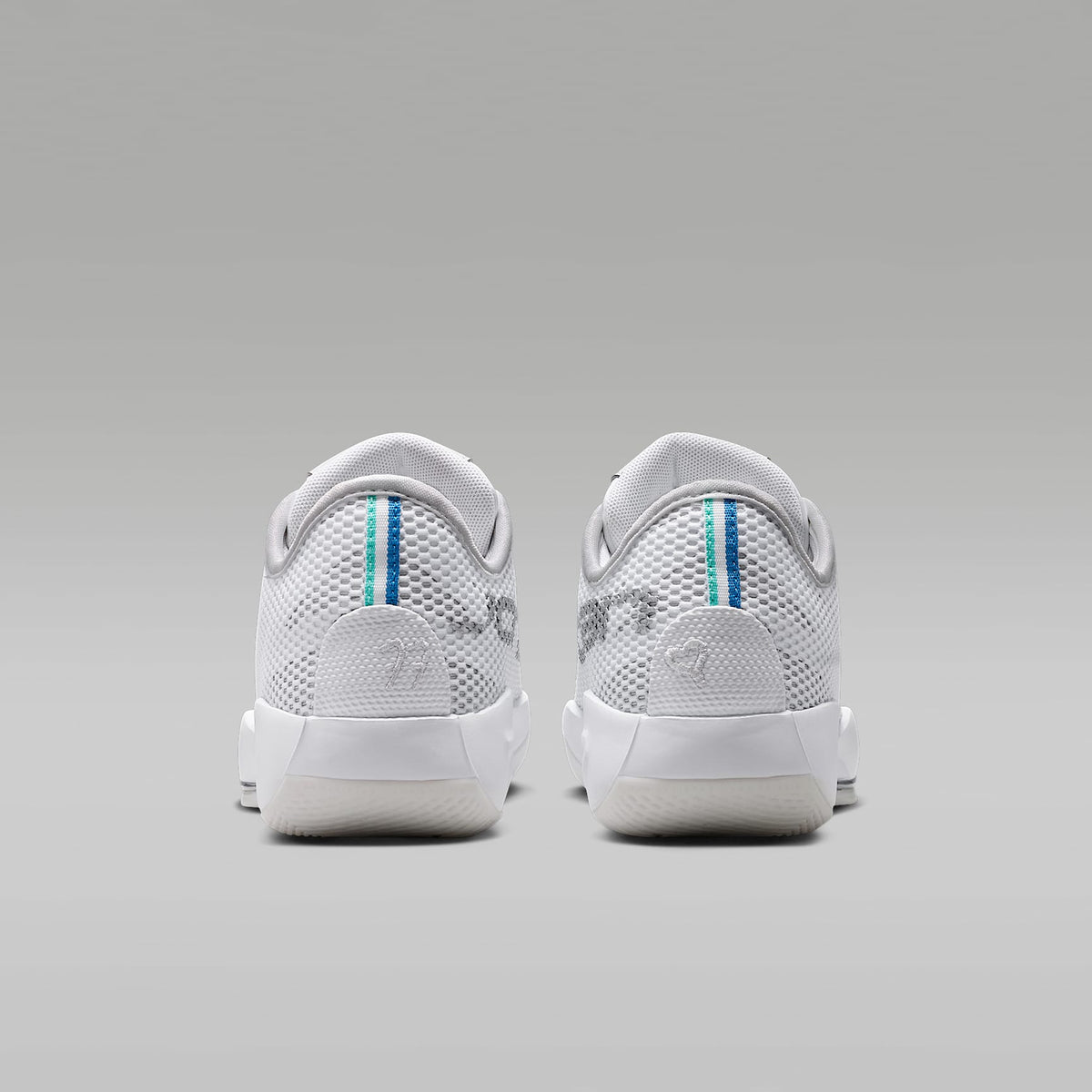 Luka 77 "Triple White" – Blanco/Plata metalizado/Polvo fotón – vista 6