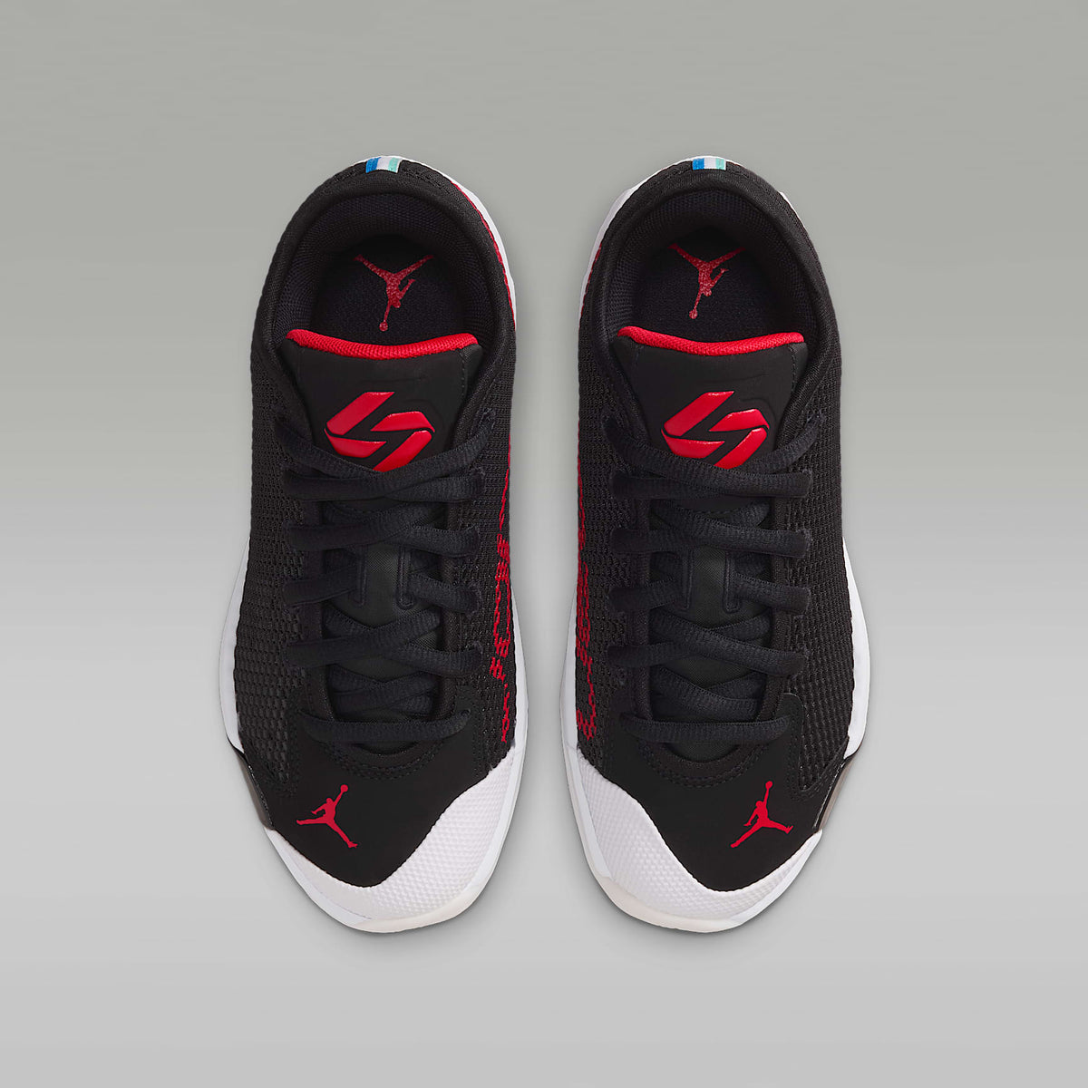 Luka 77 "Bred" – Negro/Blanco/Rojo universitario – vista 4
