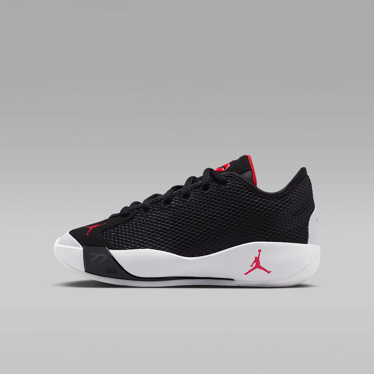 Luka 77 "Bred" – Negro/Blanco/Rojo universitario – vista 1