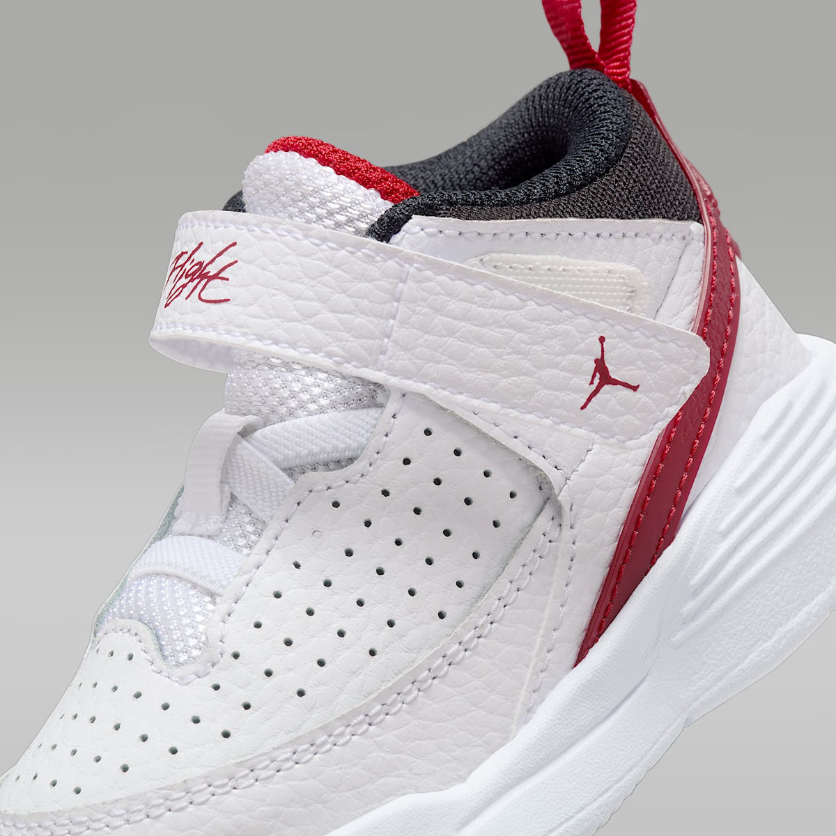 Jordan Max Aura 5 – Blanco/Rojo universitario/Gris lobo/Negro – vista 8