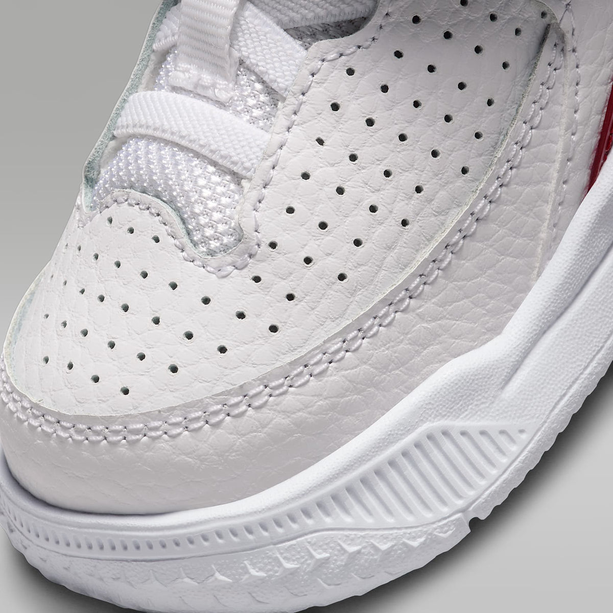 Jordan Max Aura 5 – Blanco/Rojo universitario/Gris lobo/Negro – vista 7